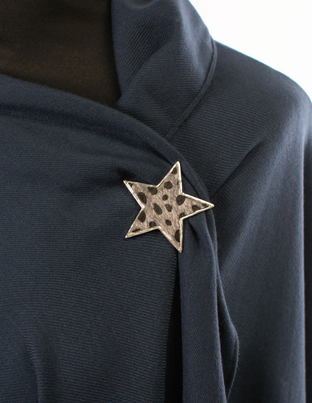 Brooch | Leopard Star | Grey