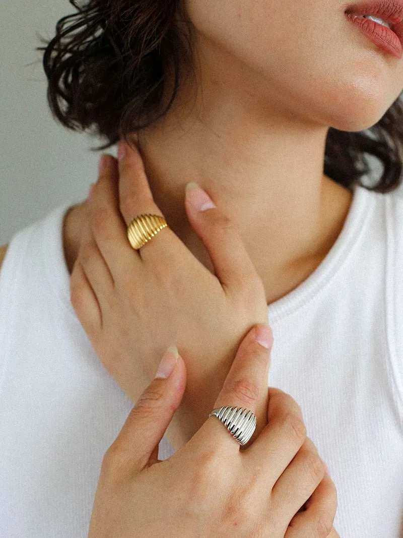 Elegant Vertical Stripe Ring