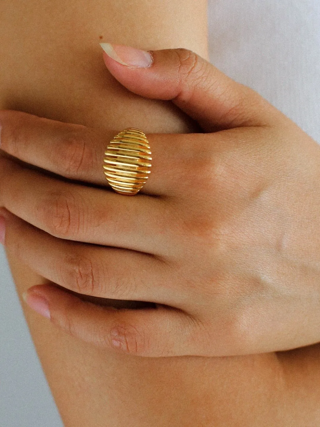 Elegant Vertical Stripe Ring