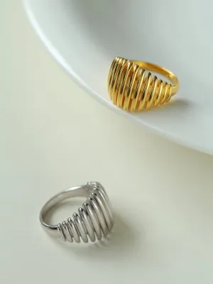 Elegant Vertical Stripe Ring