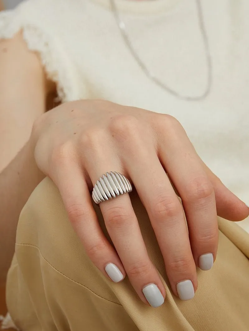 Elegant Vertical Stripe Ring