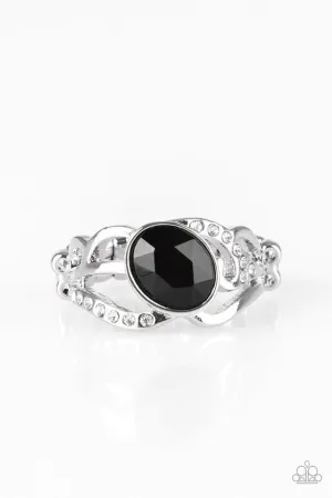 Paparazzi Ring ~ Couldnt Care FLAWLESS - Black