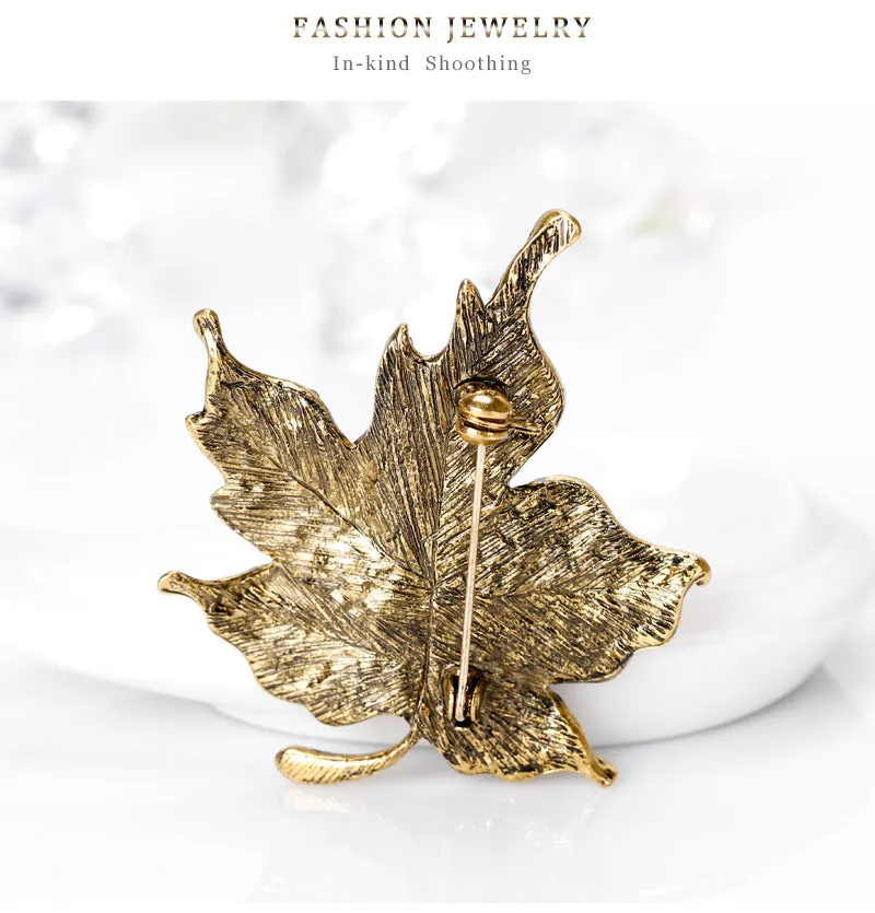 SB141 - Maple leaf brooch